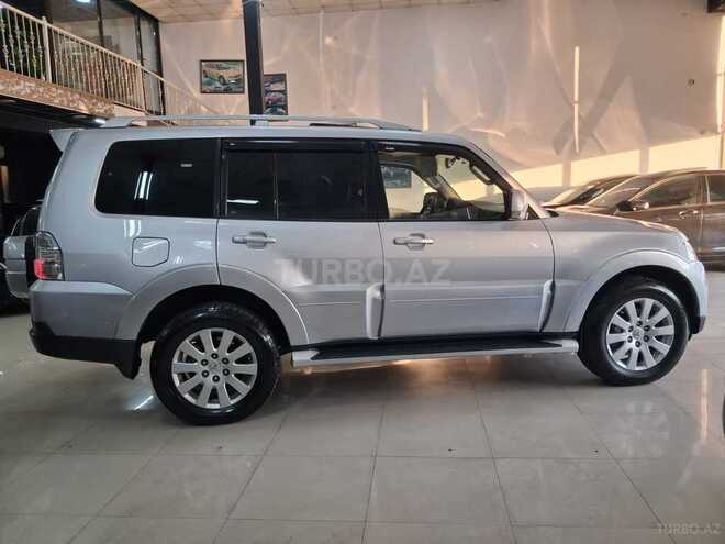 Mitsubishi Pajero-7