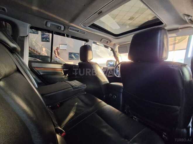 Mitsubishi Pajero-12
