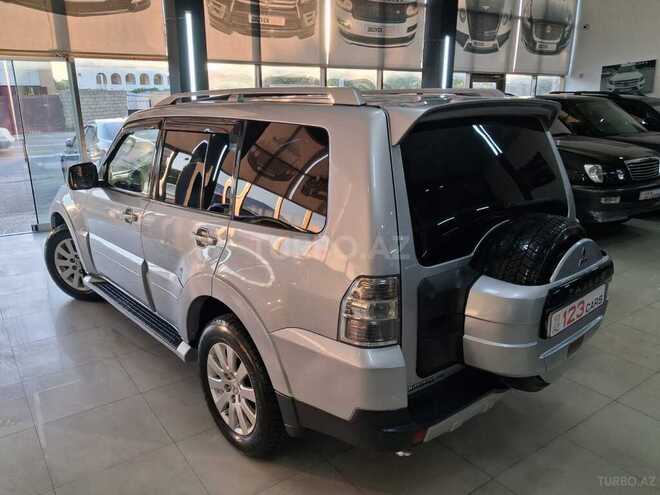 Mitsubishi Pajero-6
