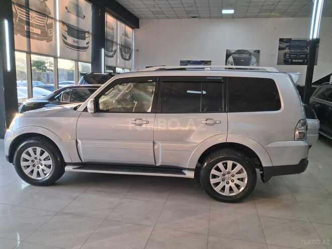 Mitsubishi Pajero-2