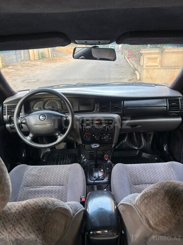 Opel Vectra-4