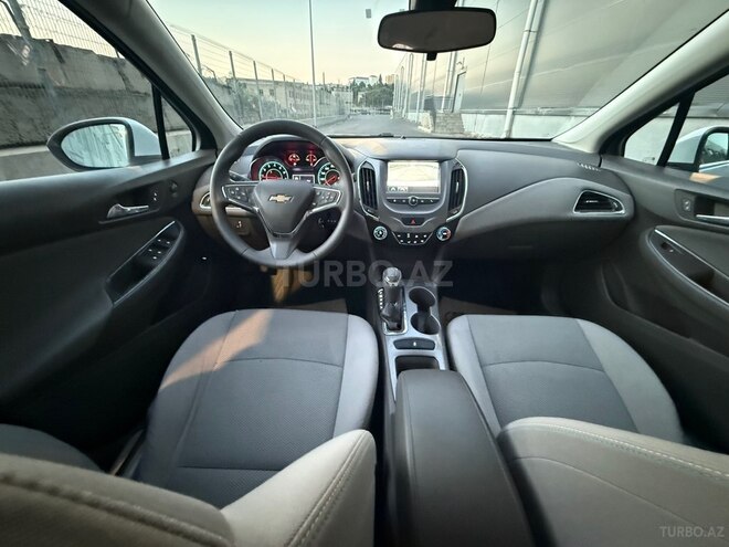 Chevrolet Cruze-12