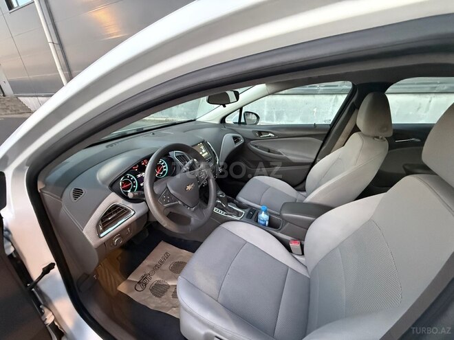 Chevrolet Cruze-11