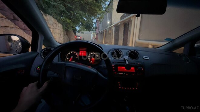 SEAT Ibiza-3