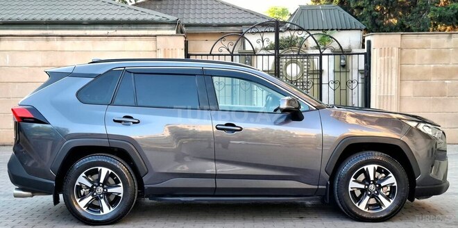 Toyota RAV4-12