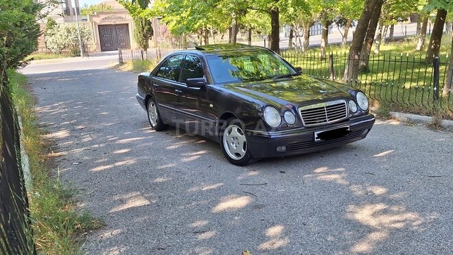 Mercedes E 240-16