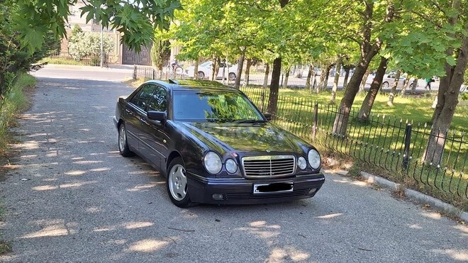 Mercedes E 240-9