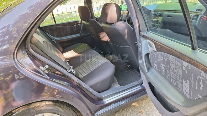Mercedes E 240-2