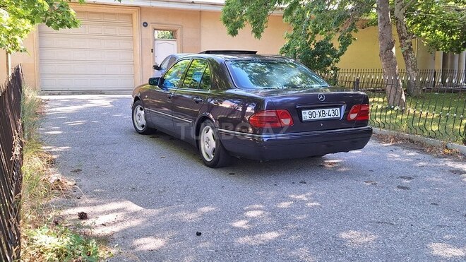 Mercedes E 240-10