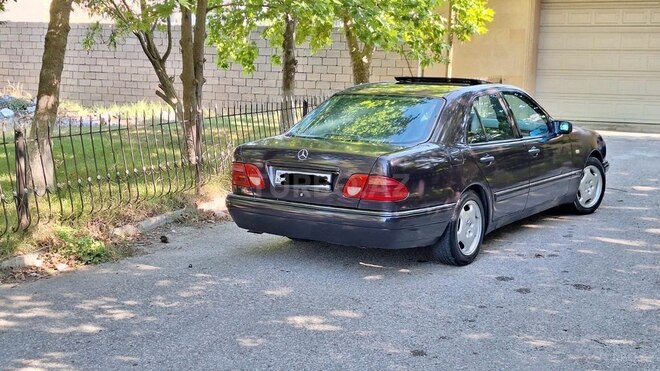 Mercedes E 240-5