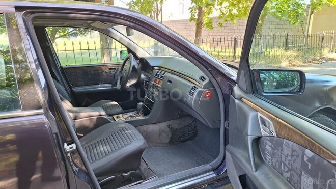 Mercedes E 240-6