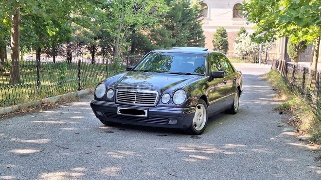Mercedes E 240-15