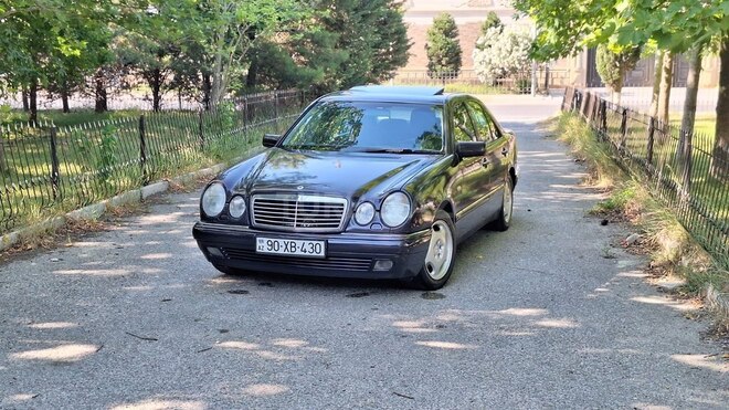 Mercedes E 240-8