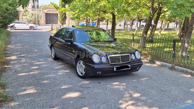 Mercedes E 240-12