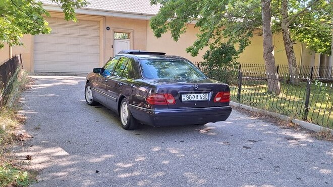 Mercedes E 240-7