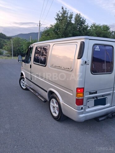 Ford Transit-12