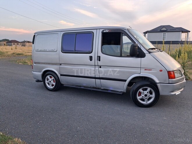 Ford Transit-9
