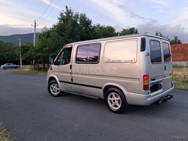 Ford Transit-10