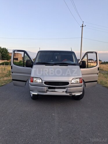 Ford Transit-4