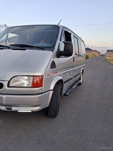 Ford Transit-3