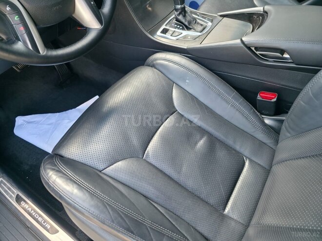 Hyundai Grandeur-8