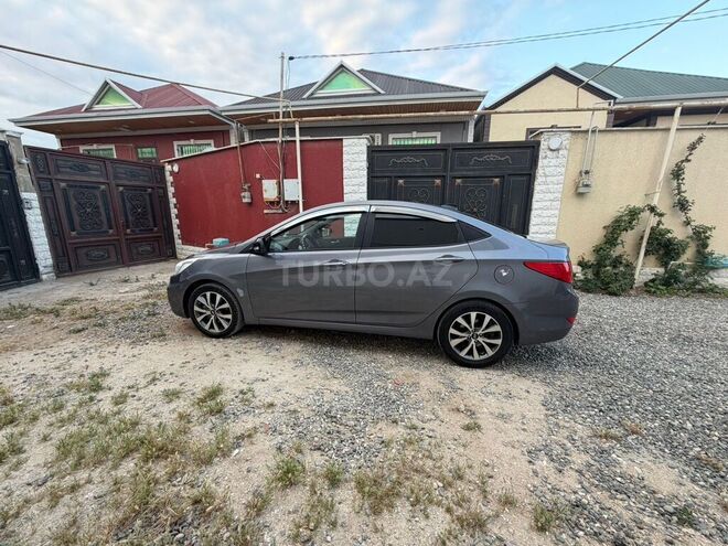 Hyundai Accent-4
