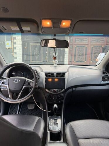 Hyundai Accent-8