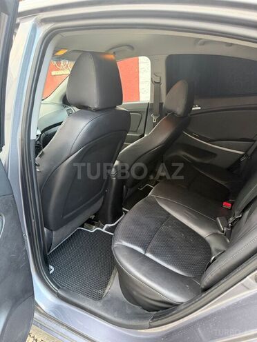 Hyundai Accent-7