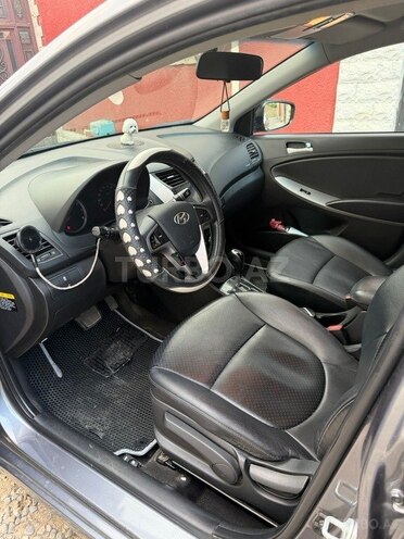 Hyundai Accent-6