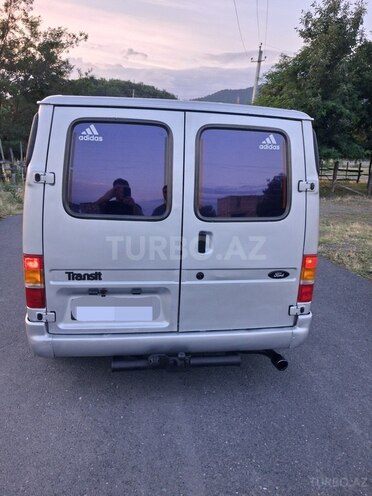 Ford Transit-13