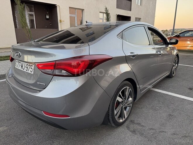 Hyundai Elantra-4