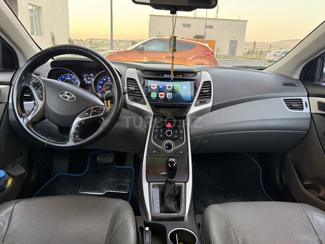 Hyundai Elantra-10