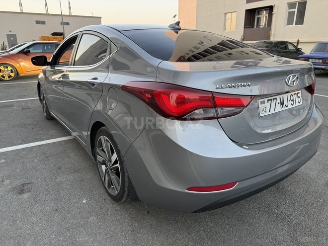 Hyundai Elantra-3