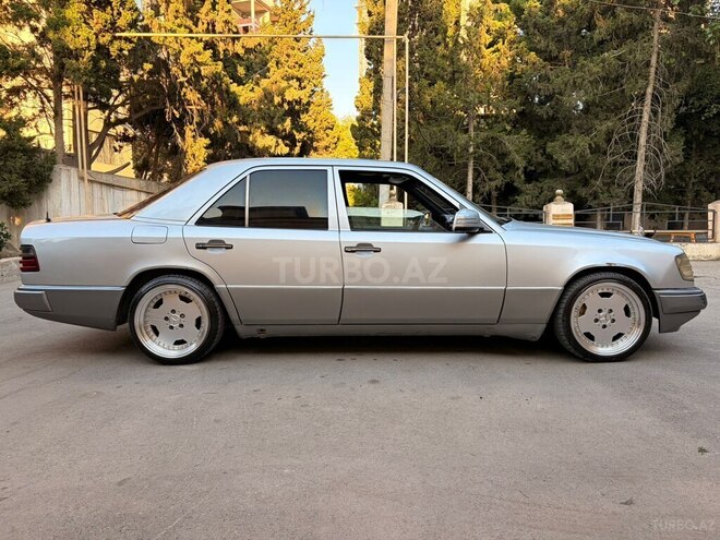 Mercedes 250 D-6