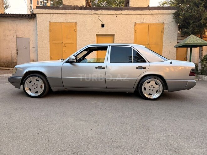 Mercedes 250 D-10