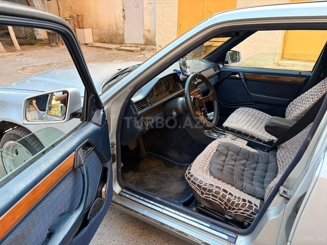 Mercedes 250 D-17