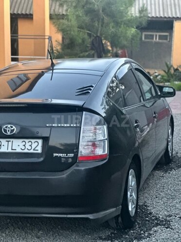 Toyota Prius-5