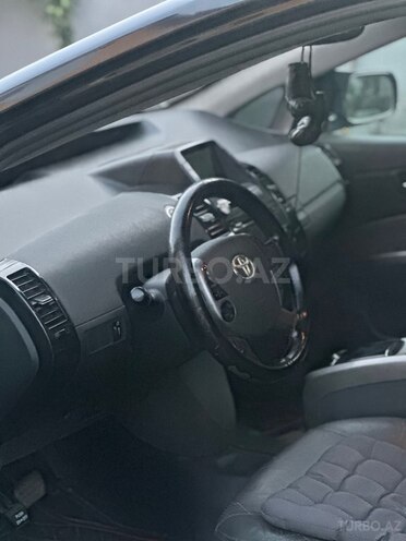 Toyota Prius-7