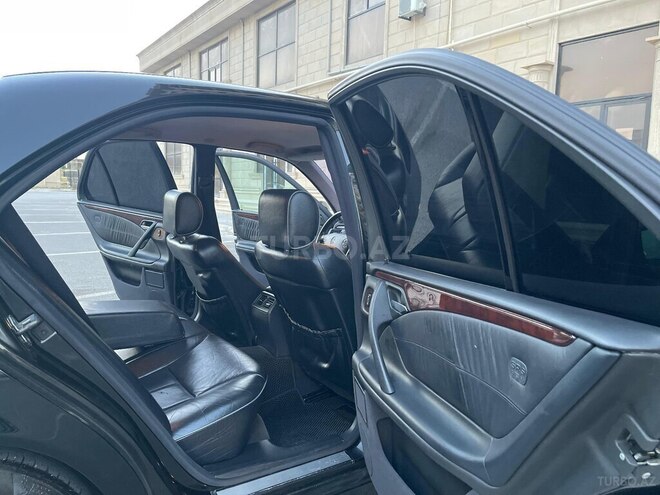Mercedes E 240-11