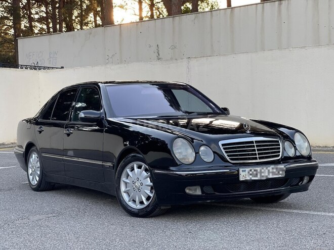 Mercedes E 240-17