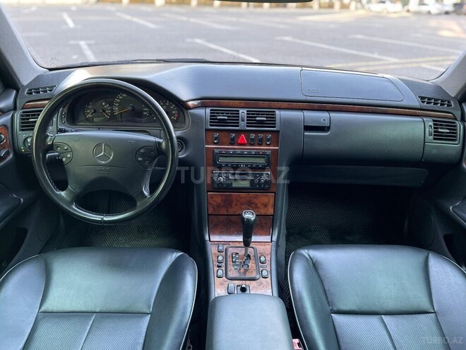 Mercedes E 240-20