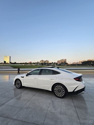 Hyundai Sonata-16
