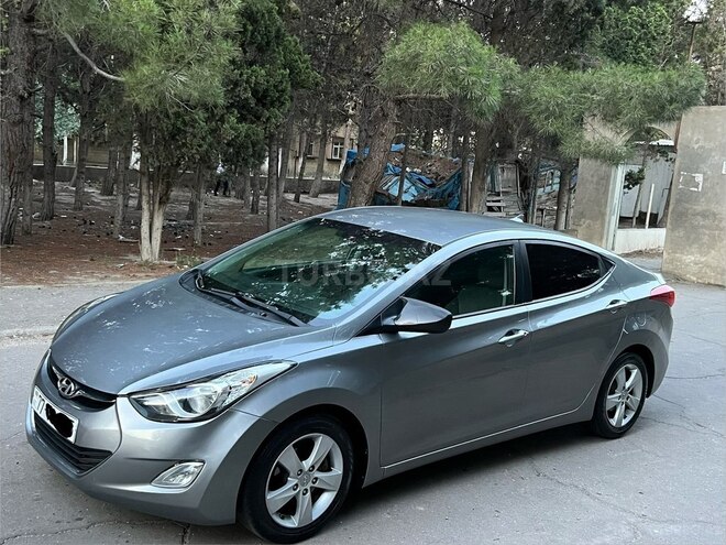 Hyundai Elantra-4