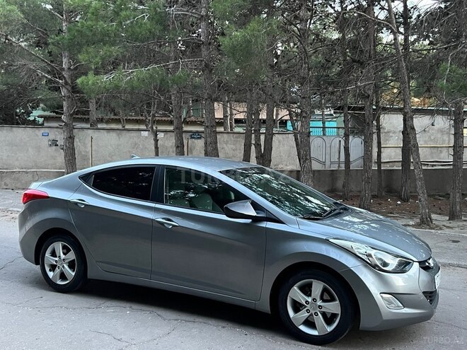 Hyundai Elantra-9