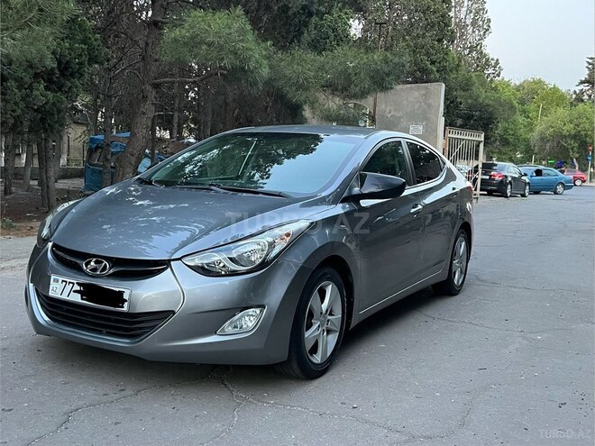 Hyundai Elantra-11