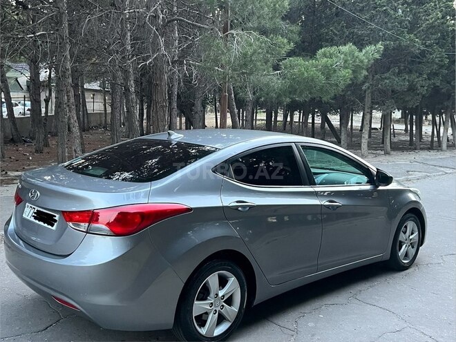 Hyundai Elantra-14