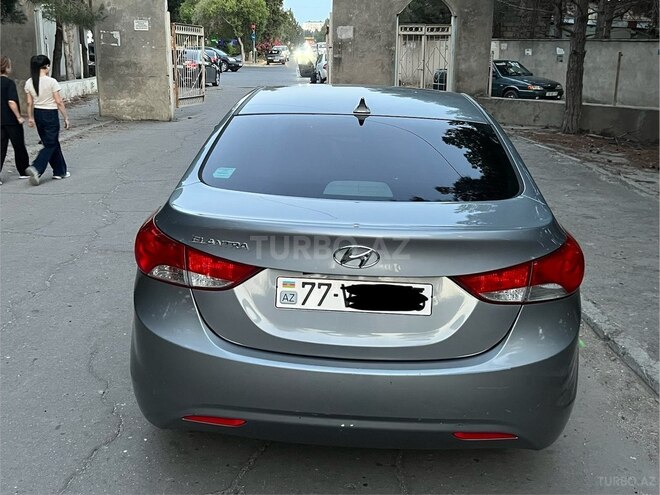 Hyundai Elantra-17