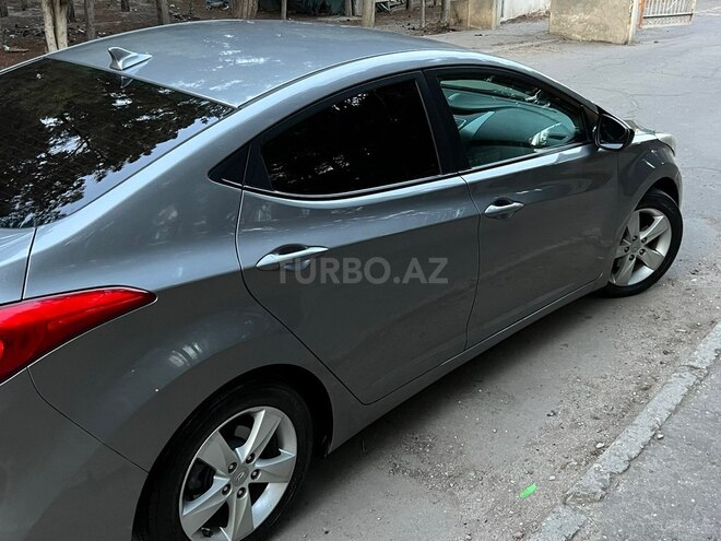 Hyundai Elantra-18