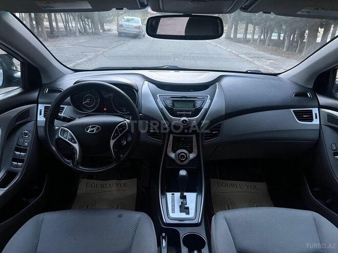 Hyundai Elantra-19