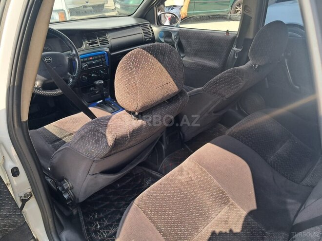 Opel Vectra-6